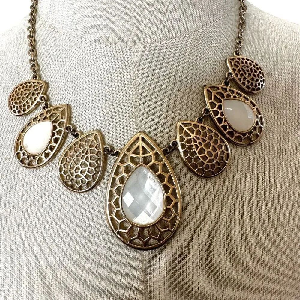 gold tone  link teardrop statement  Necklace